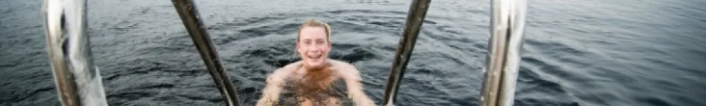 Botanisk trädgård i vinterskrud och pingisbar